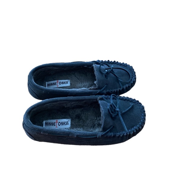 Minnetonka Gray Leather/Suede Moccasin with Faux Fur Lining & Solid Sole Size 7 - Picture 5 of 10